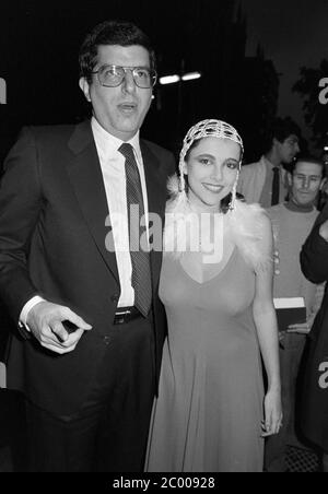 LONDON, GROSSBRITANNIEN. September 1980: Komponist Marvin Hamlisch & Schauspielerin Emma Samms bei der ersten Nacht von "They're Playing Our Song" im Shaftesbury Theatre in London. © Paul Smith/Featureflash Stockfoto