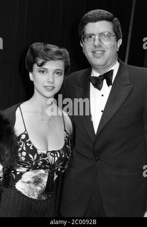 LONDON, GROSSBRITANNIEN. September 1980: Komponist Marvin Hamlisch & Schauspielerin Emma Samms bei der ersten Nacht von "They're Playing Our Song" im Shaftesbury Theatre in London. © Paul Smith/Featureflash Stockfoto