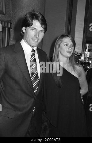 LONDON, GROSSBRITANNIEN. Juli 1980: Schauspieler Christopher Reeve & Gae Exton bei der Premiere von 'Sea Wolves' in London. © Paul Smith/Featureflash Stockfoto