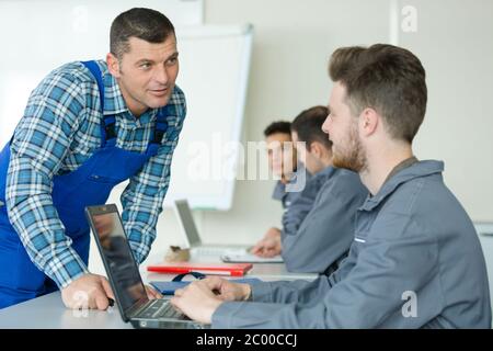 Porträt der Ingenieure in der Fabrik Stockfoto