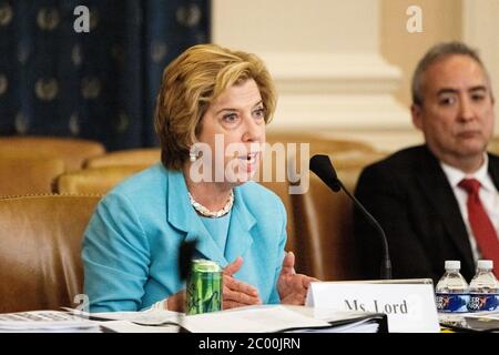 Washington, Usa. Juni 2020. Ellen Lord, Untersekretärin für Ankauf und Nachhaltigkeit, spricht bei der Anhörung des Armed Service Committee des Repräsentantenhauses über COVID-19 Reaktion des Verteidigungsministeriums auf Herausforderungen der industriellen Basis. Quelle: SOPA Images Limited/Alamy Live News Stockfoto