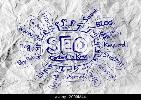 SEO Idee SEO Search Engine Optimization auf zerknittertes Papier Stockfoto