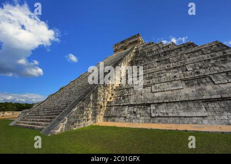 El Castillo in Chichen Itza, auch als Tempel des Kukulcan bekannt Stockfoto