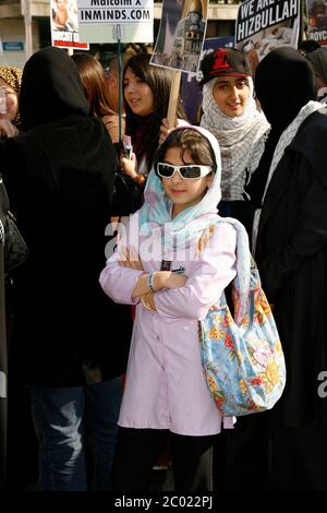 Junge palästinensische Mädchen bei der Al-Quds-Demonstration in London Stockfoto