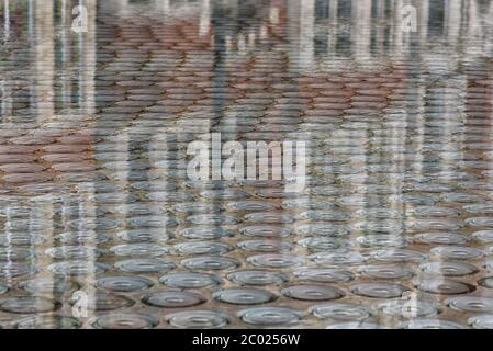 Silence Water Feature des japanischen Architekten Tadao Ando in Mount Street, Mayfair, London: Stockfoto