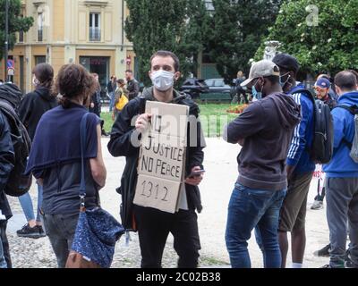 Cremona, Lombardei, Italien - 10. juni 2020 Menschen in ganz Italien schließen sich Protesten gegen Rassismus und Polizeibrutalität an, während Italiener sich den Menschen in den Vereinigten Staaten anschließen Stockfoto