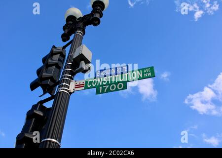 Washington D.C., District of Columbia, USA. Juni 2020. Schild liest Verfassung 1700 Kredit: Amy Katz/ZUMA Wire/Alamy Live News Stockfoto
