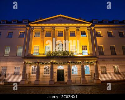 Richmond, London, Vereinigtes Königreich - 4. Dezember 2019: Berühmtes Gebäude Whittaker House of Business Professional Consultants in Richmond upon Thames Stockfoto