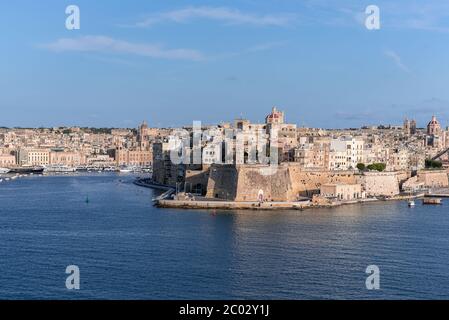 Fort St Angelo dominiert den Grand Harbour von Valetta Stockfoto