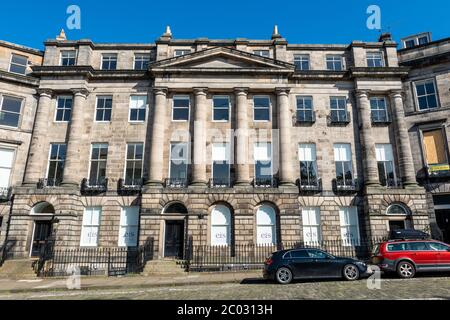 Ehemalige georgische Stadthäuser am Moray Place in Edinburgh Neustadt, Schottland, Großbritannien Stockfoto