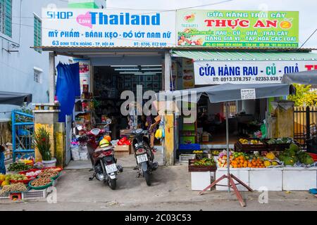 Stände und Geschäfte rund um Cho Tan an, Tan an Markt, Neustadt, Hoi an, Vietnam, Asien Stockfoto