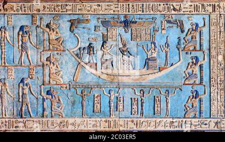 Hieroglyphischen Schnitzereien in alten ägyptischen Tempel Stockfoto