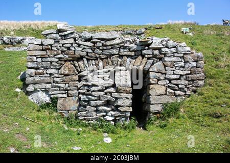 Stiller Kalkofen auf dem Gipfel von Grisedale im Yorkshire Dales National Park, Großbritannien. Stockfoto