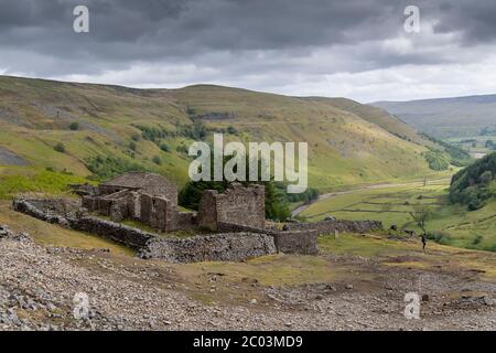 Ruinen der Crackpot Hall in der Nähe von Keld auf dem Gipfel von Swaledale im Yorkshire Dales National Park, Großbritannien. Stockfoto