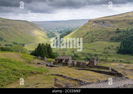 Ruinen der Crackpot Hall in der Nähe von Keld auf dem Gipfel von Swaledale im Yorkshire Dales National Park, Großbritannien. Stockfoto