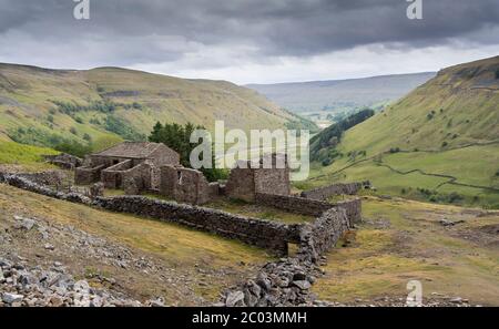 Ruinen der Crackpot Hall in der Nähe von Keld auf dem Gipfel von Swaledale im Yorkshire Dales National Park, Großbritannien. Stockfoto