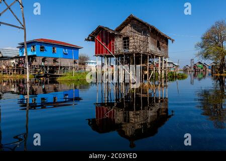 Stelzenhäuser Am Inle See, Nam Pan Schwimmendes Dorf, Shan Staat, Myanmar. Stockfoto