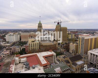 Luftaufnahme der Skyline von San Antonio, einschließlich Tower Life Building, San Antonio, Texas, TX, USA. Stockfoto