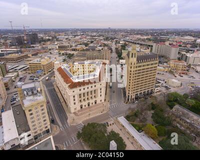 Luftaufnahme des US Post Office Court House Gebäudes und Emily Morgan Hotel in der Innenstadt von San Antonio, Texas, TX, USA. Stockfoto