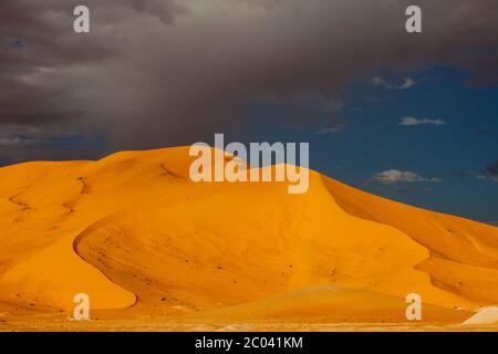 Sanddünen in der Sahara, Nordafrika. Stockfoto
