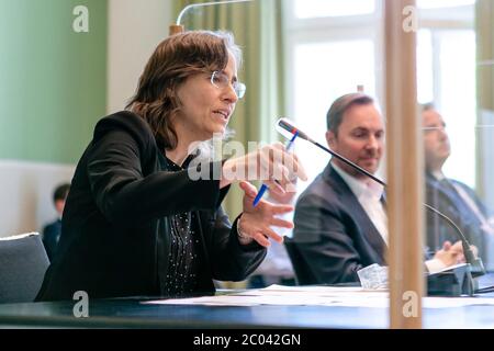 Kiel, Deutschland. Juni 2020. Marit Hansen, landesbeauftragte für Datenschutz in Schleswig-Holstein, spricht bei einer Sitzung des Ausschusses für Inneres und Recht im Kieler landtag. Quelle: Frank Molter/dpa/Alamy Live News Stockfoto