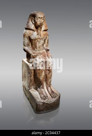 Alte ägyptische Statue von Wahka Sohn von Neferhoptep, Reich der Mitte, 13. Dynastie, (1760 v. Chr.), QAW el-Kebir, Grab 7. Ägyptisches Museum, Turin. Graue Rückseite Stockfoto