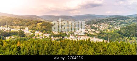 Tanvald - kleine Bergstadt im Isergebirge, Tschechische Republik. Stockfoto