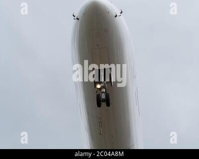 C-Series A220 Abheben am Flughafen Zürich Stockfoto