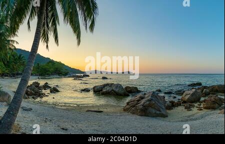 Ein wunderschöner Sonnenuntergang, Perhentian Island Resort Beach, Besar, Perhentian Islands, Malaysia Stockfoto