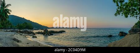 Ein wunderschöner Sonnenuntergang, Perhentian Island Resort Beach, Besar, Perhentian Islands, Malaysia Stockfoto