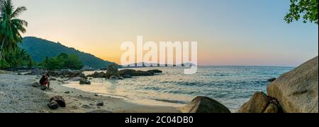 Ein wunderschöner Sonnenuntergang, Perhentian Island Resort Beach, Besar, Perhentian Islands, Malaysia Stockfoto