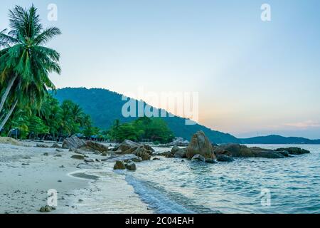 Ein wunderschöner Sonnenuntergang, Perhentian Island Resort Beach, Besar, Perhentian Islands, Malaysia Stockfoto