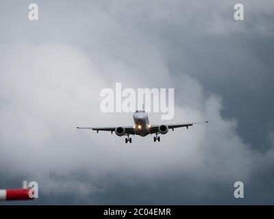 C-Series A220 Abheben am Flughafen Zürich Stockfoto