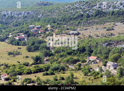 Ein Roadtrip in die dalmatinischen Berge in der Nähe von Split, Kroatien. Stockfoto