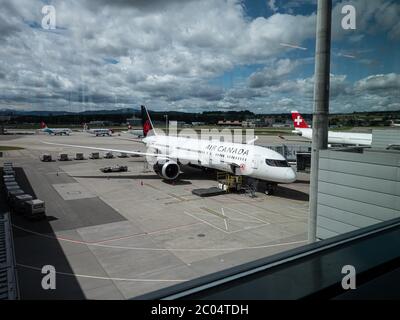 Air Canada Boeing 737 Dreamliner Abflug am Flughafen Zürich Stockfoto