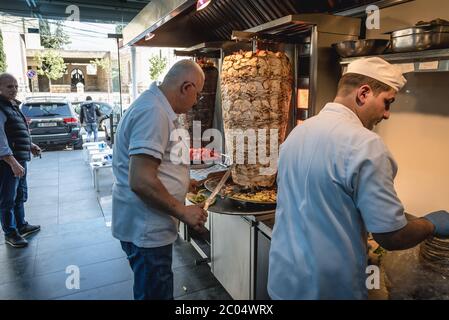 Restaurant Joseph berühmt für seine Shawarma Sandwiches im Vorort Sin el Fil in Beirut, Libanon Stockfoto