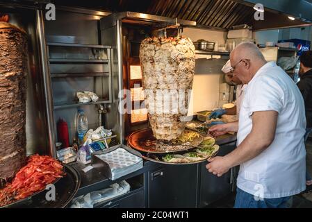 Restaurant Joseph berühmt für seine Shawarma Sandwiches im Vorort Sin el Fil in Beirut, Libanon Stockfoto