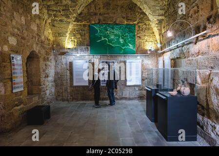 Ausstellung in Kreuzritterburg in Byblos, größte Stadt im Libanongebirge Stockfoto