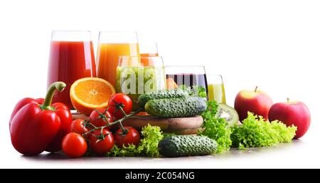 Gläser mit frischen Bio-Obst und Gemüse Säfte. Detox-Diät Stockfoto