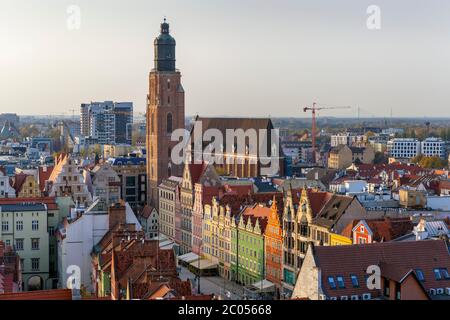 Blick auf die Kirche St. Elisabeth vom Gang der Kathedrale St. Maria Magdalena, Breslau Stockfoto