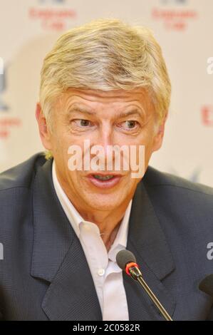 Arsene Wenger. Pressekonferenz zum Emirates Cup, Emirates Stadium, London. GROSSBRITANNIEN Stockfoto