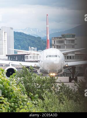 Turkish Cargo Flugzeug rollt bei ZRH Stockfoto