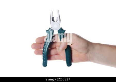 Zange in der Hand eines Mannes isoliert auf weiß Stockfoto