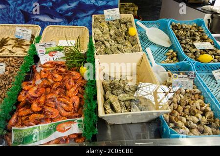 Les Halles (überdachte Markthalle), Dinard, Bretagne, Frankreich Stockfoto