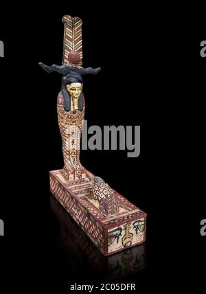 Alte ägyptische Holzstatue von Ptah Sokar Osiris, Ptolemäische Periode (332-30 BC), Asyut. Ägyptisches Museum, Turin. Cat 9481. Grauer Hintergrund. Stockfoto