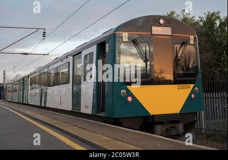 Klasse 230 Zug in London Northwestern Railway Lackierung auf dem Weg nach Bletchley, England. Stockfoto