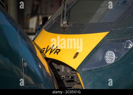 Intercity Express-Züge in GWR warten am Bahnhof Bristol Temple Meads, England. Stockfoto