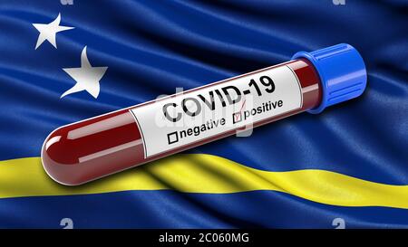 Flagge von Curacao winkt im Wind mit einem positiven Covid-19 Blutprobe Rohr, 3D-Illustration Konzept für Blutuntersuchungen, um das neue Corona-Virus zu diagnostizieren Stockfoto