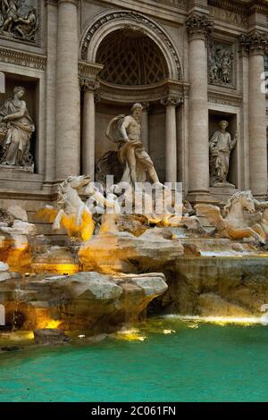 Fontana di Trevi, Trevi-Brunnen, Neptun mit geflügelten Pferdeskulpturen, Skulpturengruppe, Barock, Nicola Salvi, Rom, Latium, Italien Stockfoto