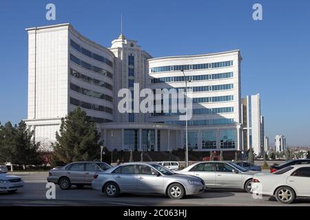 Aschgabat, Turkmenistan - 15. Oktober 2014: Moderne Architektur von Aschgabat. Blick auf den Neubau. Aschkhabad. Turkmenistan i Stockfoto